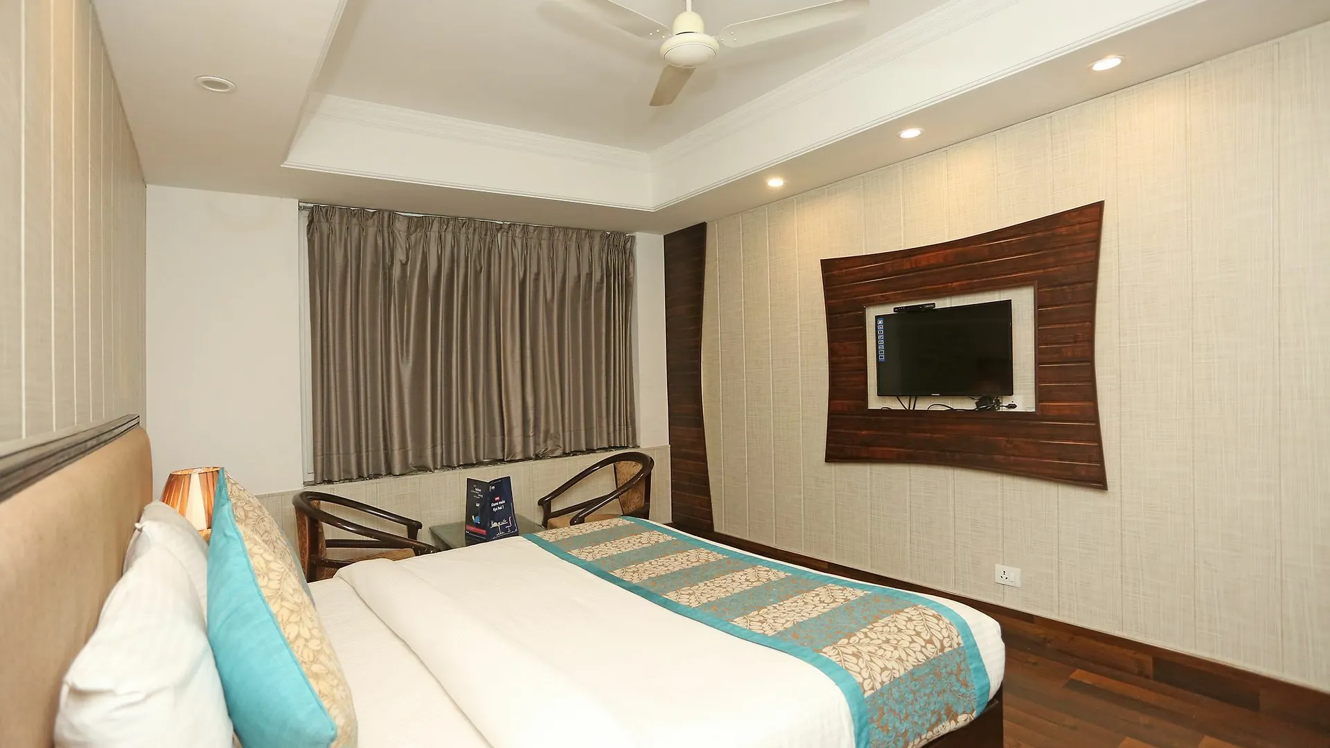 *** Hotel The Avenue Residency Near Leisure Valley Park Gurgaon India